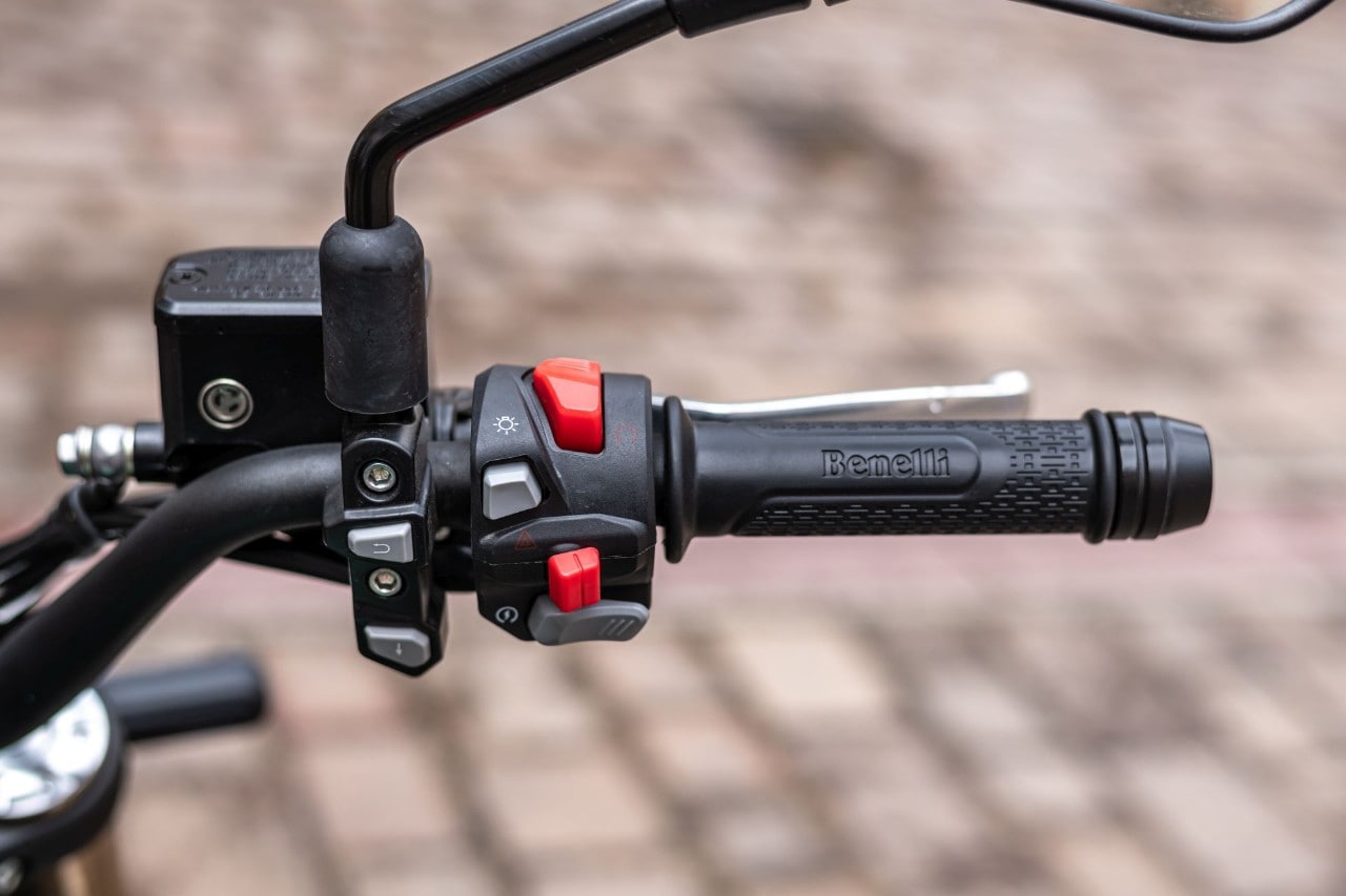 Benelli Leoncino 800 VS CFMOTO 700CL-X Heritage: prova a prendermi!